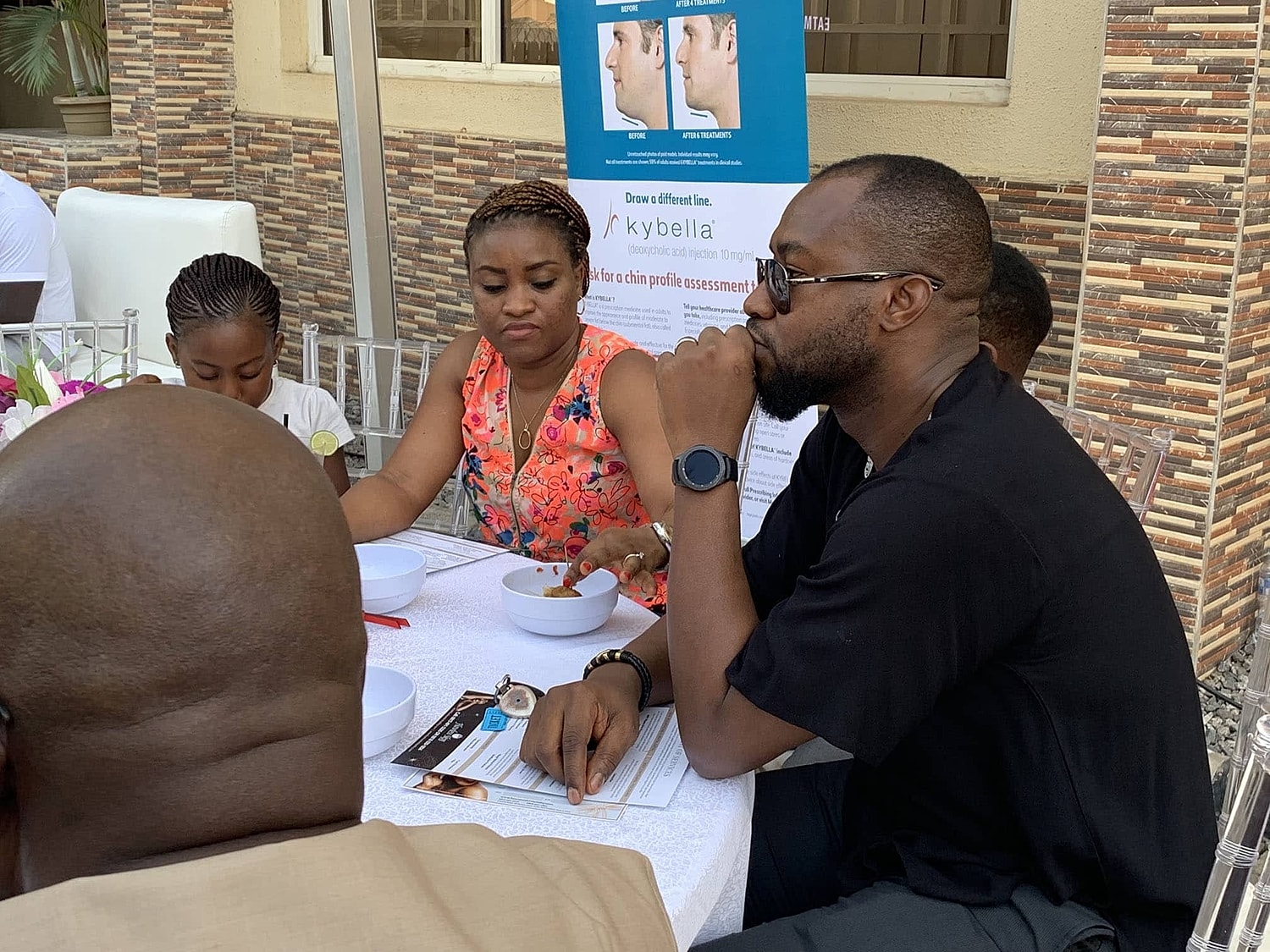 People dining and discussing at an event.