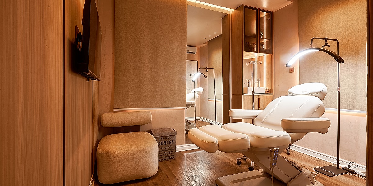 Calm interior of a beauty treatment room.